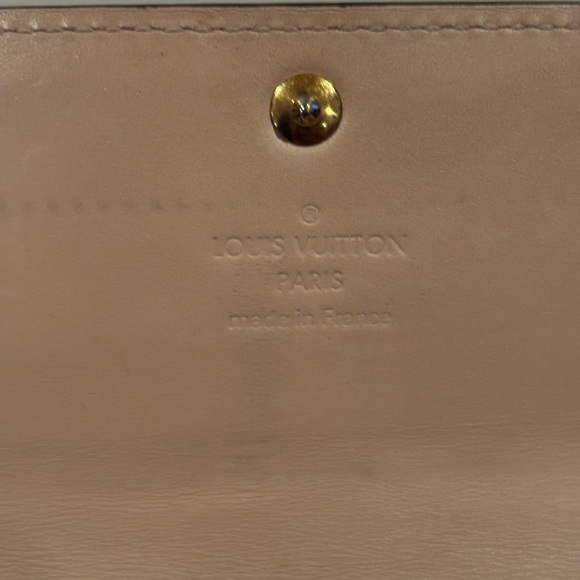 LOUIS VUITTON Vernis Sarah Bifold Wallet. - Picture 10 of 15